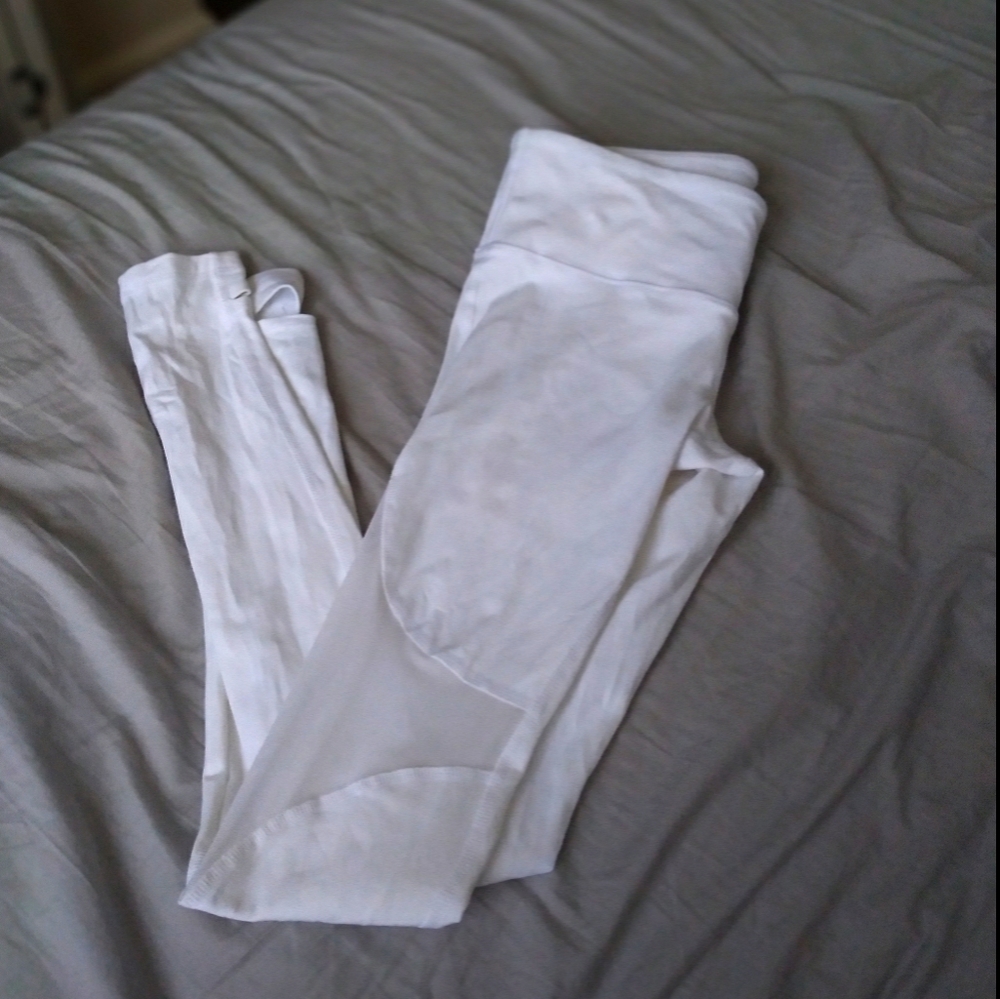 Alo Yoga white "Coastal leggings"